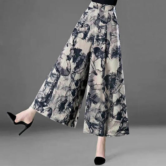 Curve-Hugging Skirt. Women's Fashion Essential.