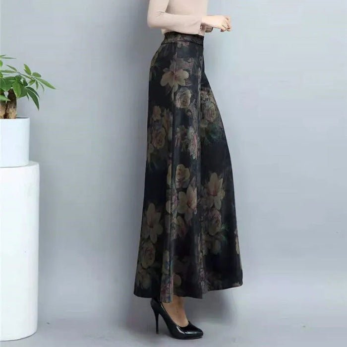 Curve-Hugging Skirt. Women's Fashion Essential.